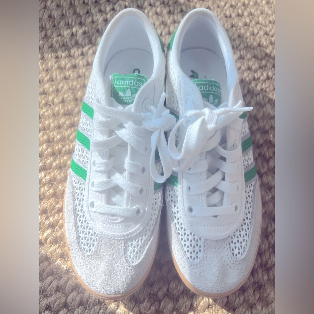 Adidas Tischtennis Shoes Green and White Size 8 *Never Worn!